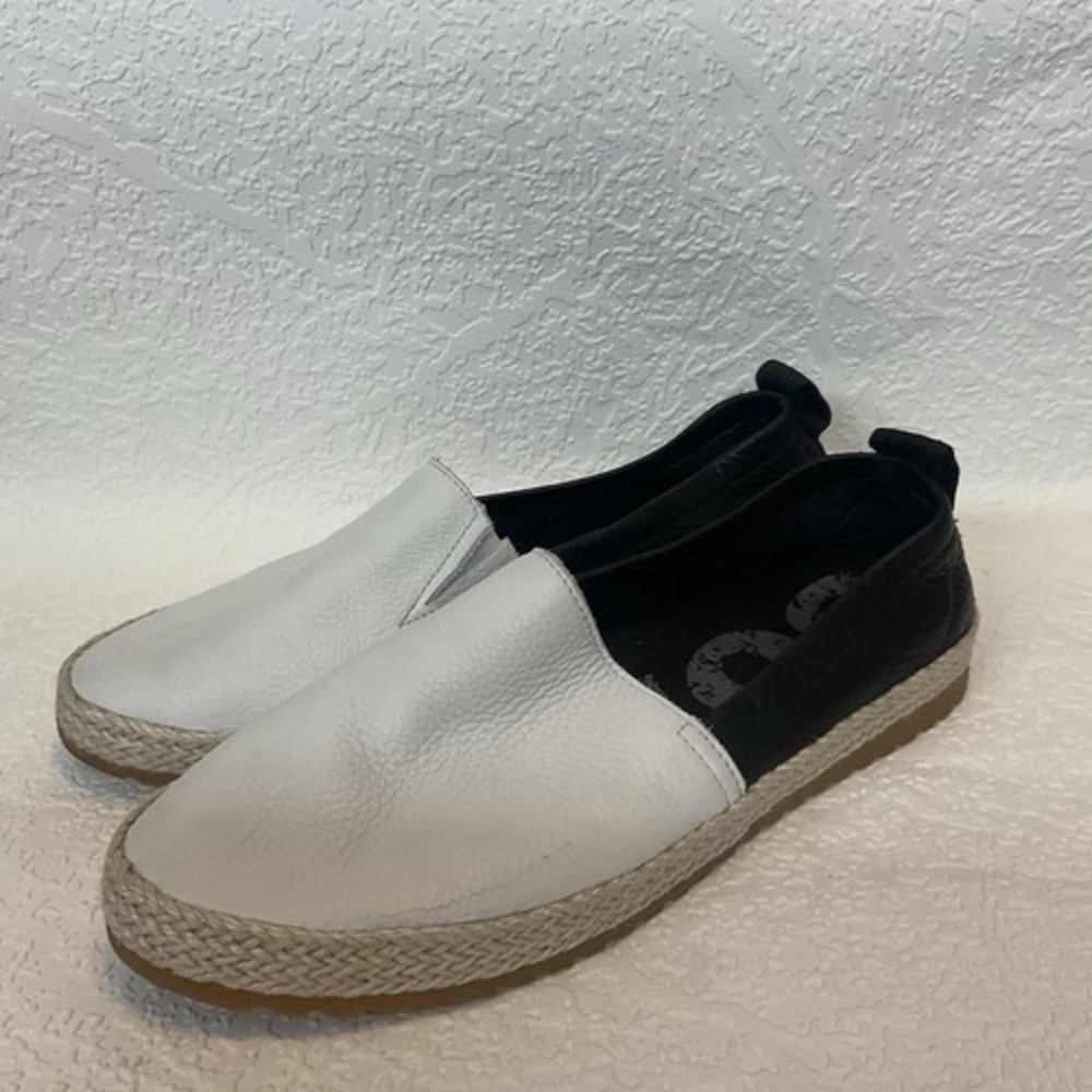 Sorel Ella Black/White Colorblock SlipOn Flats Loafers Women 8.5 Vietnam Leather